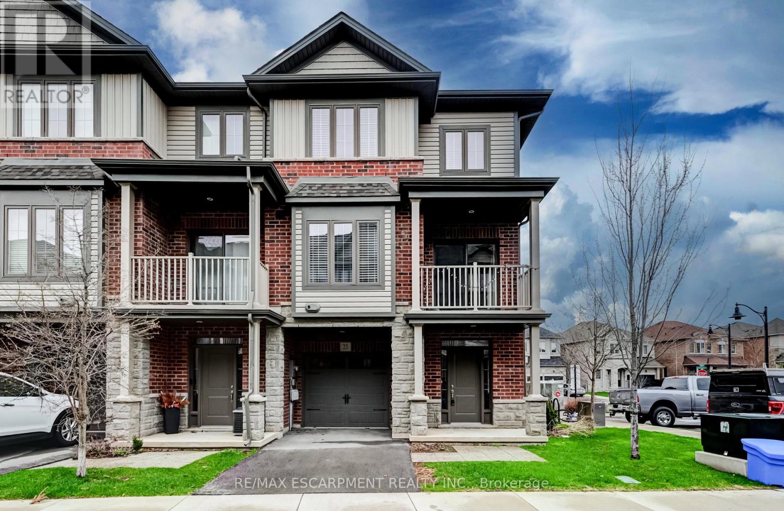 Townhouse at 23 RIDGESIDE LANE W, Hamilton (Waterdown)