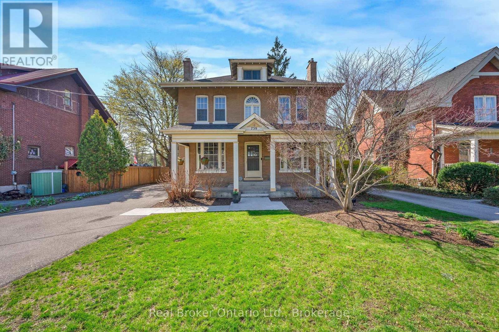 Detached at 739 COLBORNE STREET, Brantford