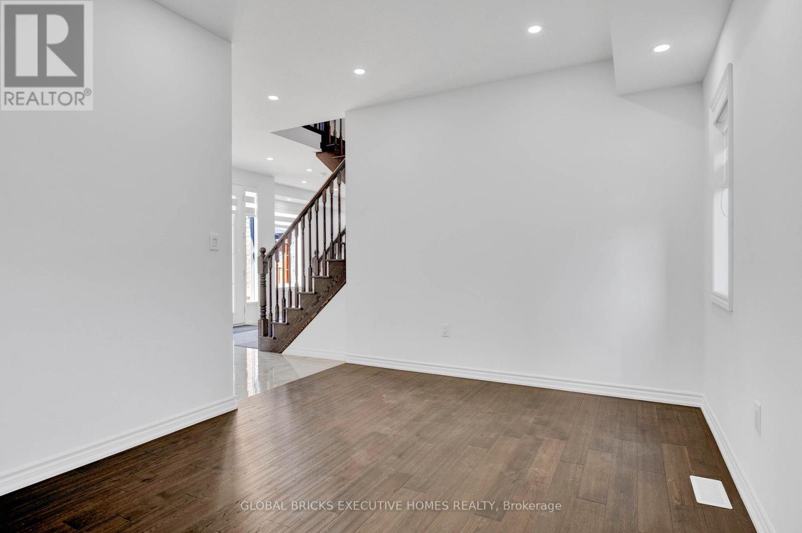 Detached at 183 LONGBOAT RUN W, Brantford