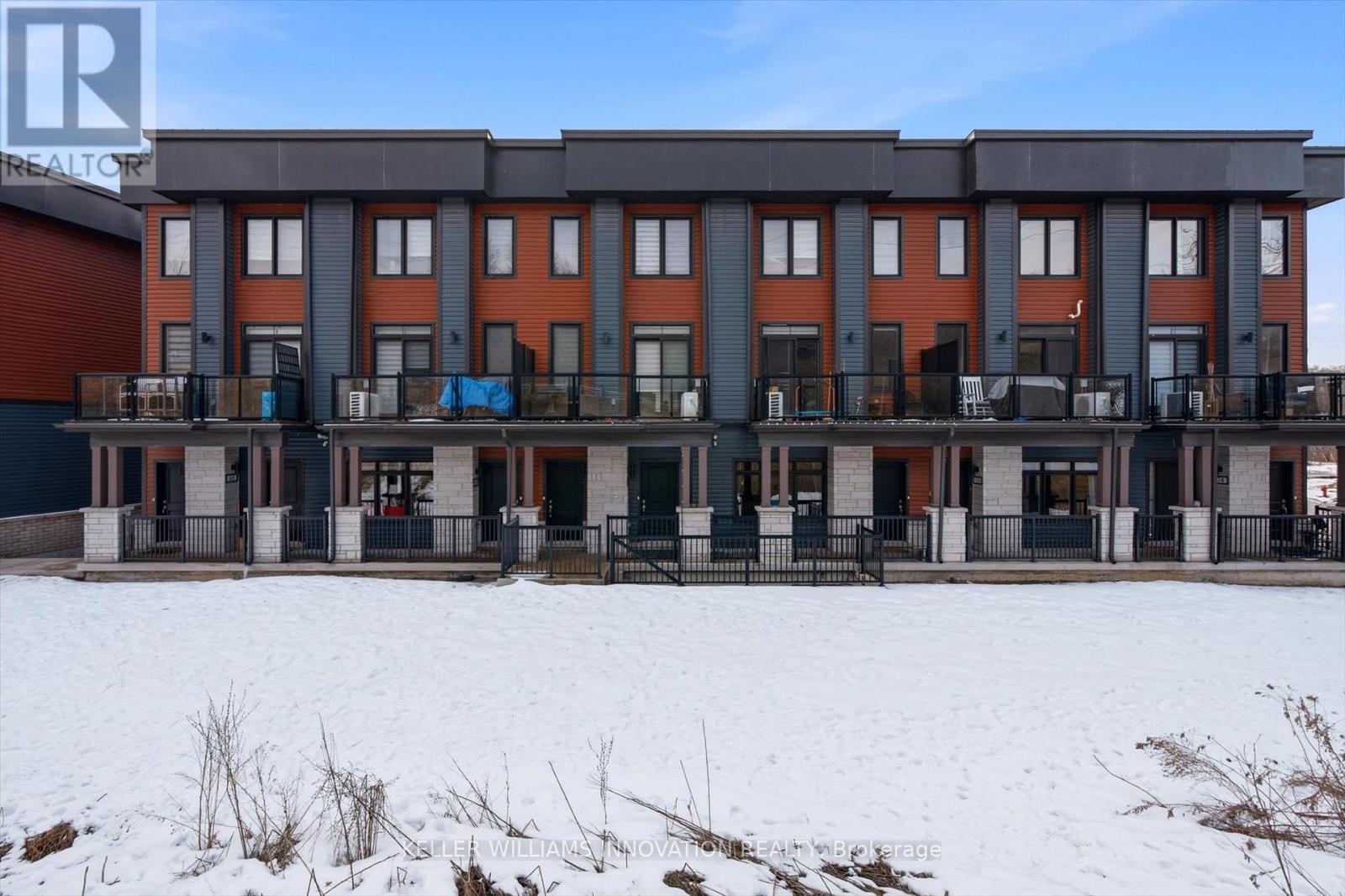 Townhouse at 71 - 2 WILLOW STREET, Brant (Paris)