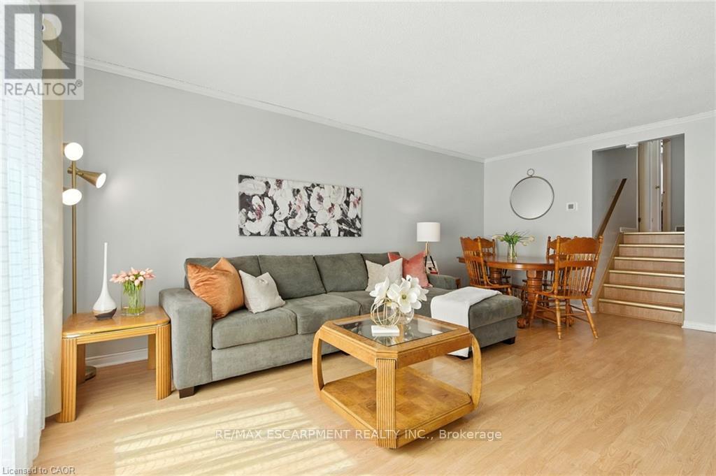 Semi-Detached/Link at 30 RAINBOW COURT, Welland