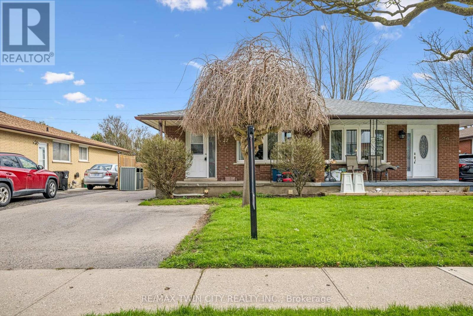 Semi-Detached/Link at 27 VICMOUNT DRIVE, Kitchener