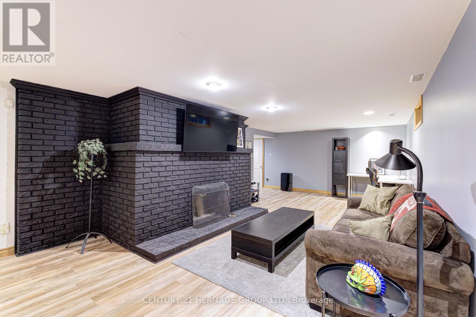 Detached at 6110 TENTH LINE, Erin