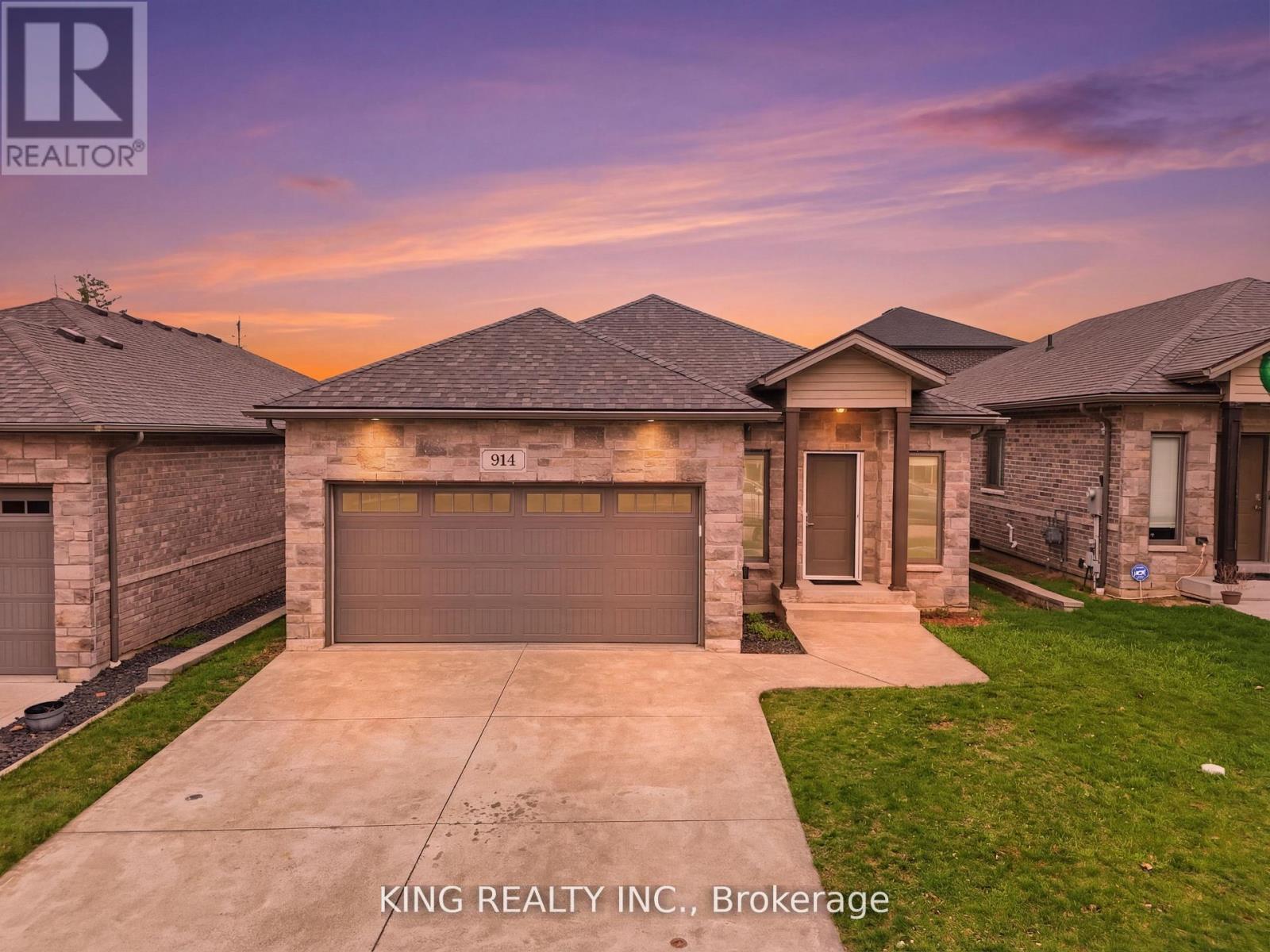 Detached at 914 ELLROSE AVENUE, Windsor