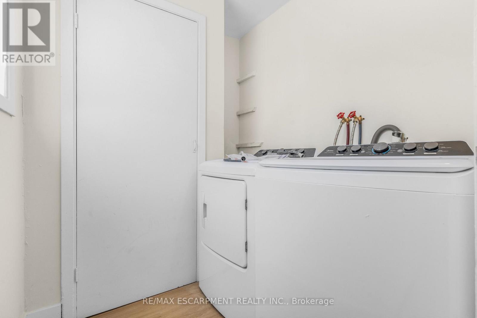 Detached at 16 ALBERT STREET, Welland