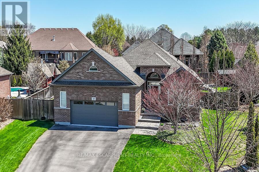 Detached at 19 LAMPMAN DRIVE, Pelham (Fenwick)