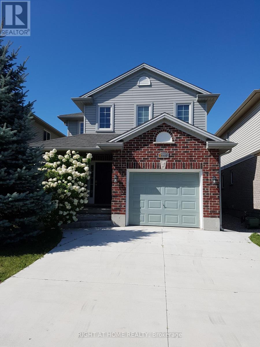 Detached at 2206 CORONATION DRIVE, London North (North E)