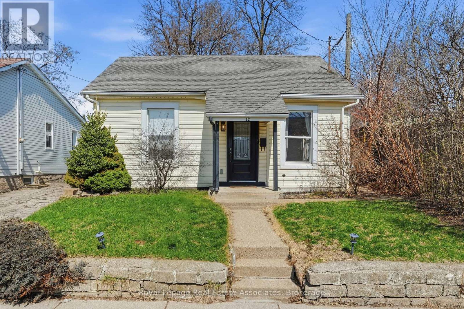 Detached at 12 NELSON STREET, Hamilton (Strathcona)
