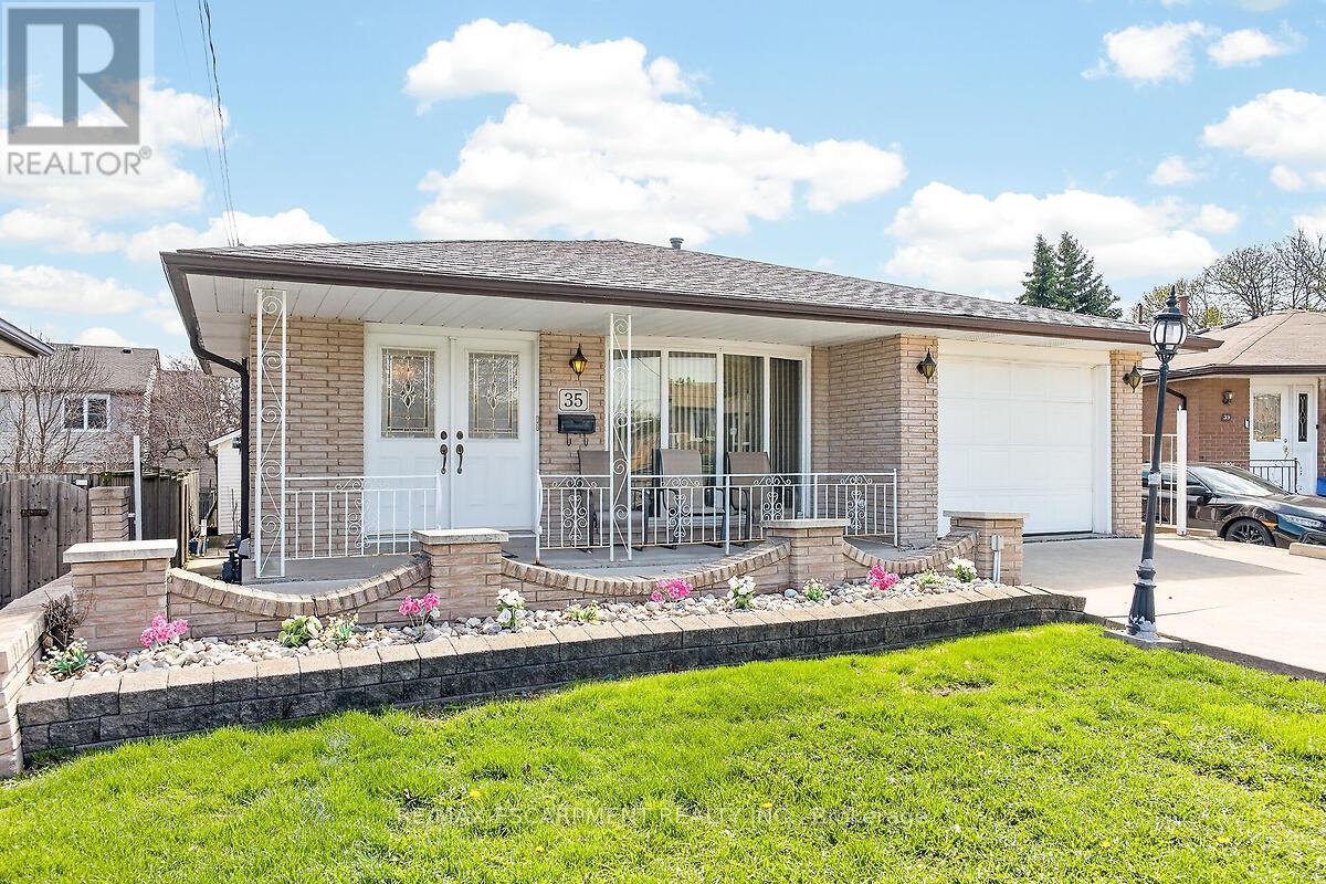 Detached at 35 RANGEVIEW COURT, Hamilton (Quinndale)