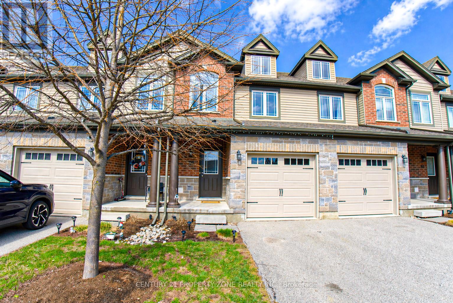 Townhouse at 79W - 79 WESTMINSTER CRESCENT, Centre Wellington (Fergus)
