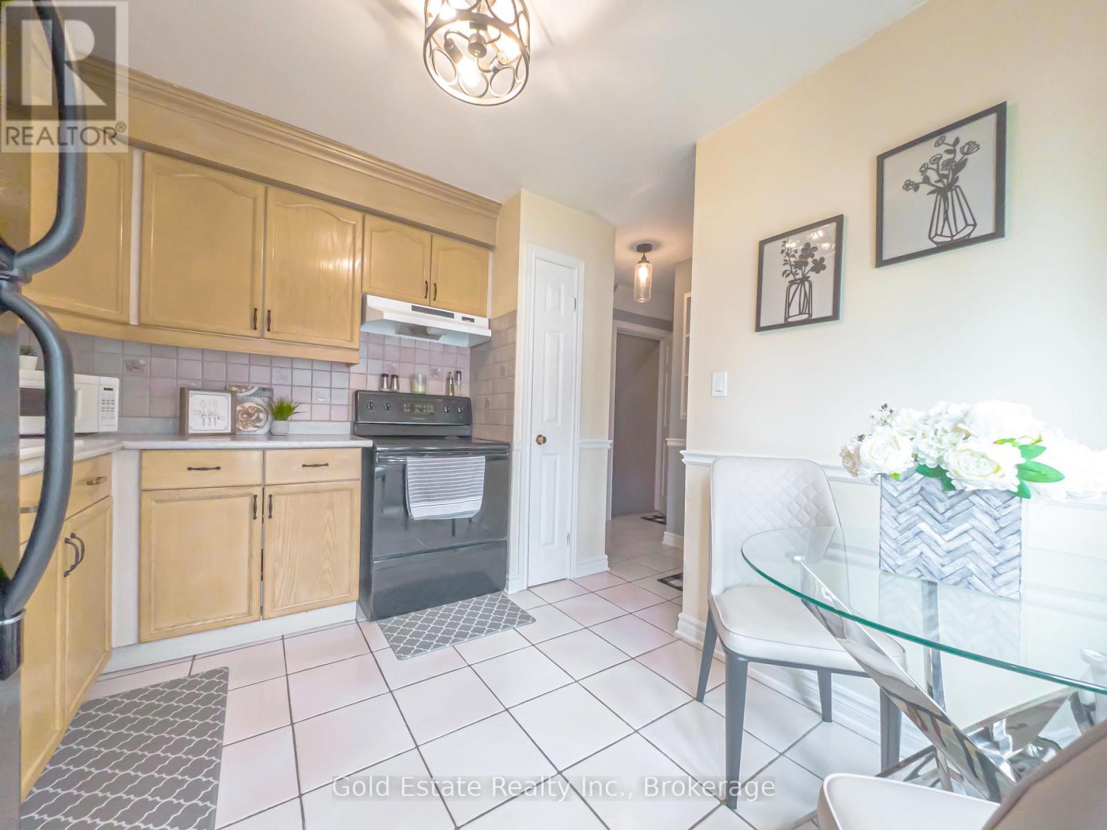 Townhouse at 19 - 18 BARRY STREET, St. Catharines