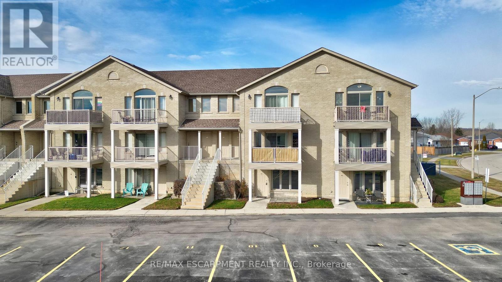 Apartment at 102 - 50 WHITLAW WAY, Brant (Paris)