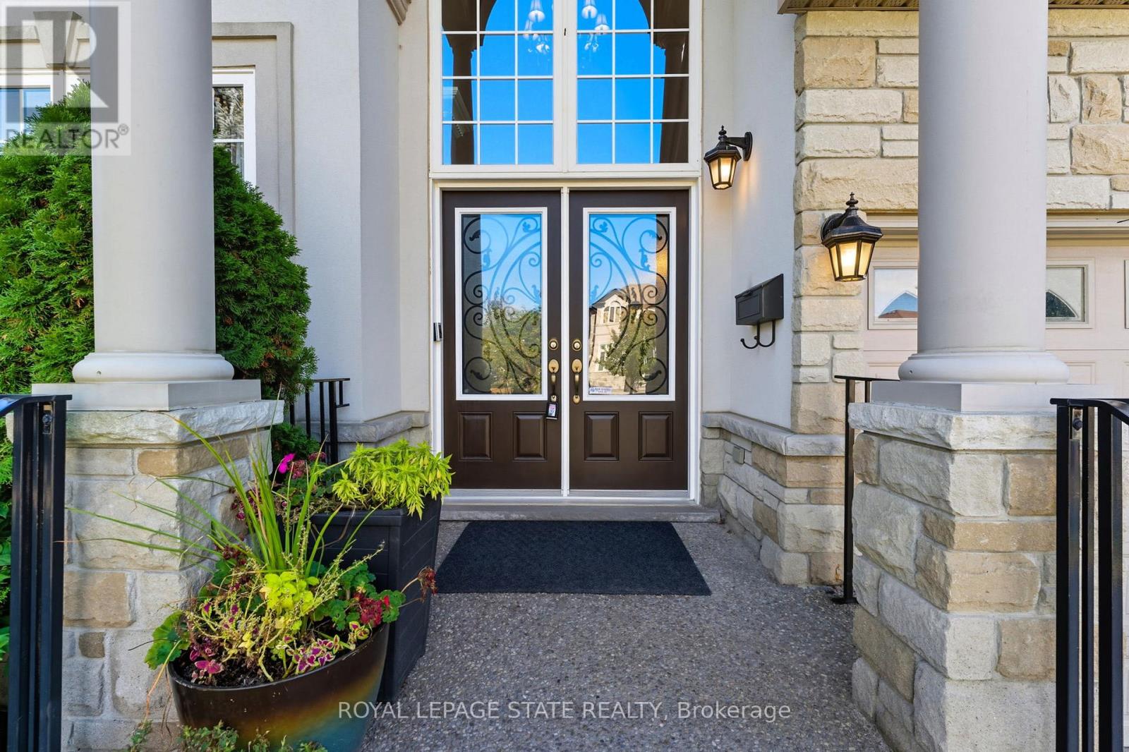 Detached at 20 LORUPE COURT, Hamilton (Meadowlands)