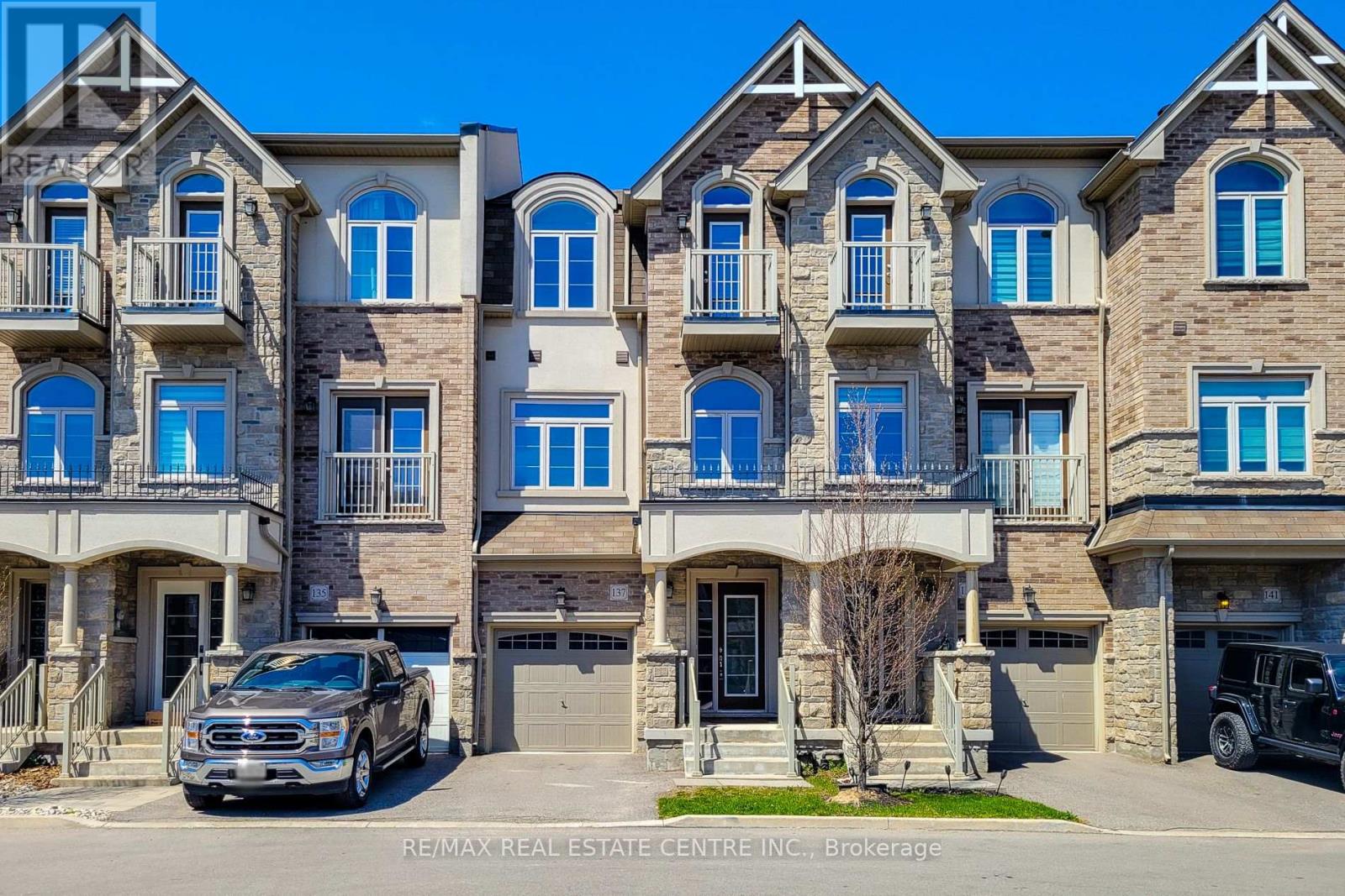 Townhouse at 137 BORERS CREEK CIRCLE, Hamilton (Waterdown)