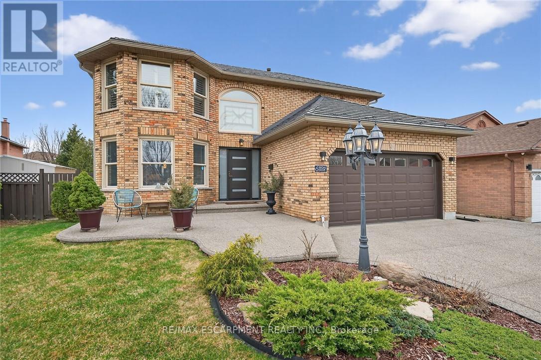 Detached at 6 REGAL DRIVE, Hamilton (Rushdale)