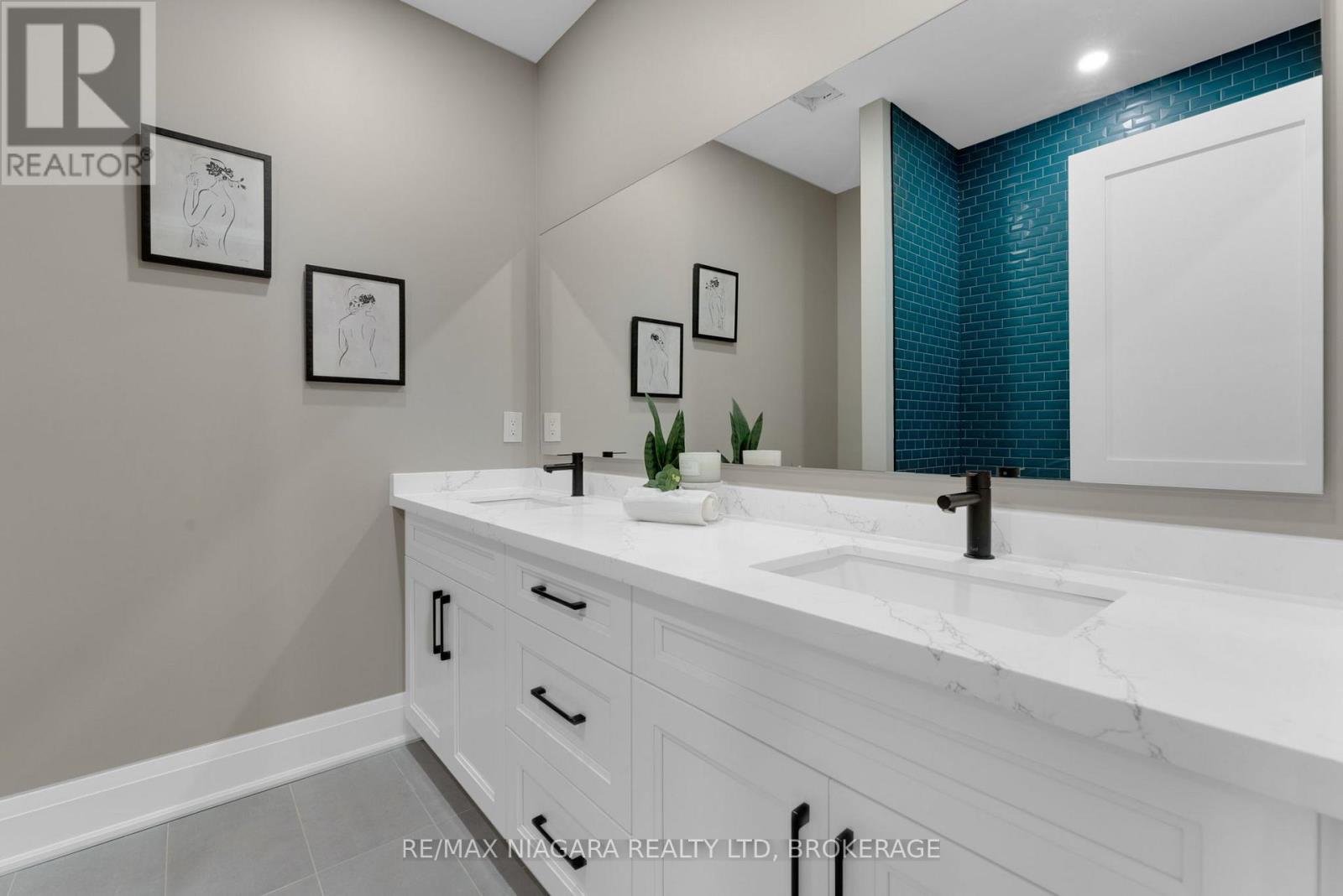 Townhouse at 6208 CURLIN CRESCENT, Niagara Falls