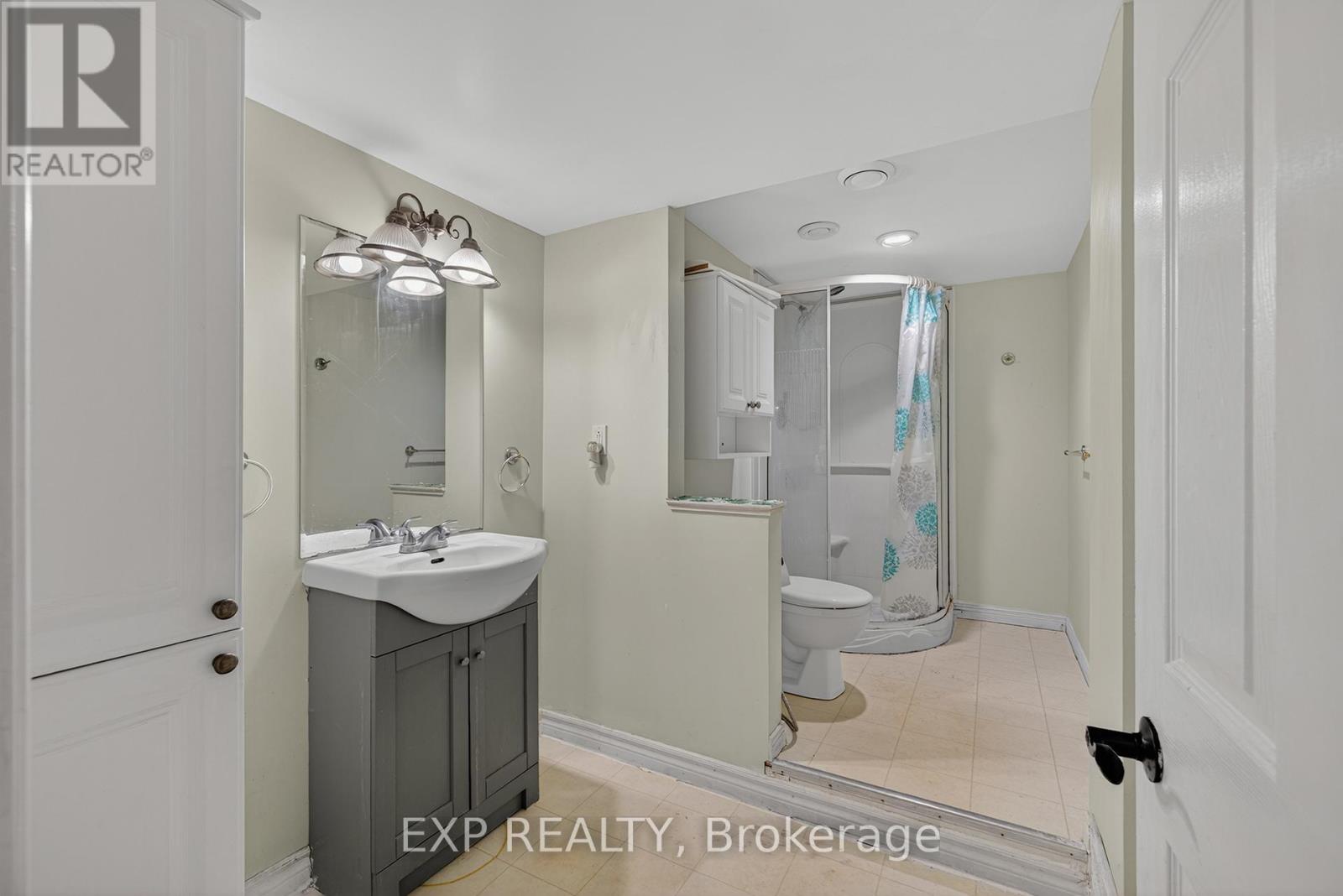 Detached at 14 HEARTHBRIDGE STREET, Kitchener