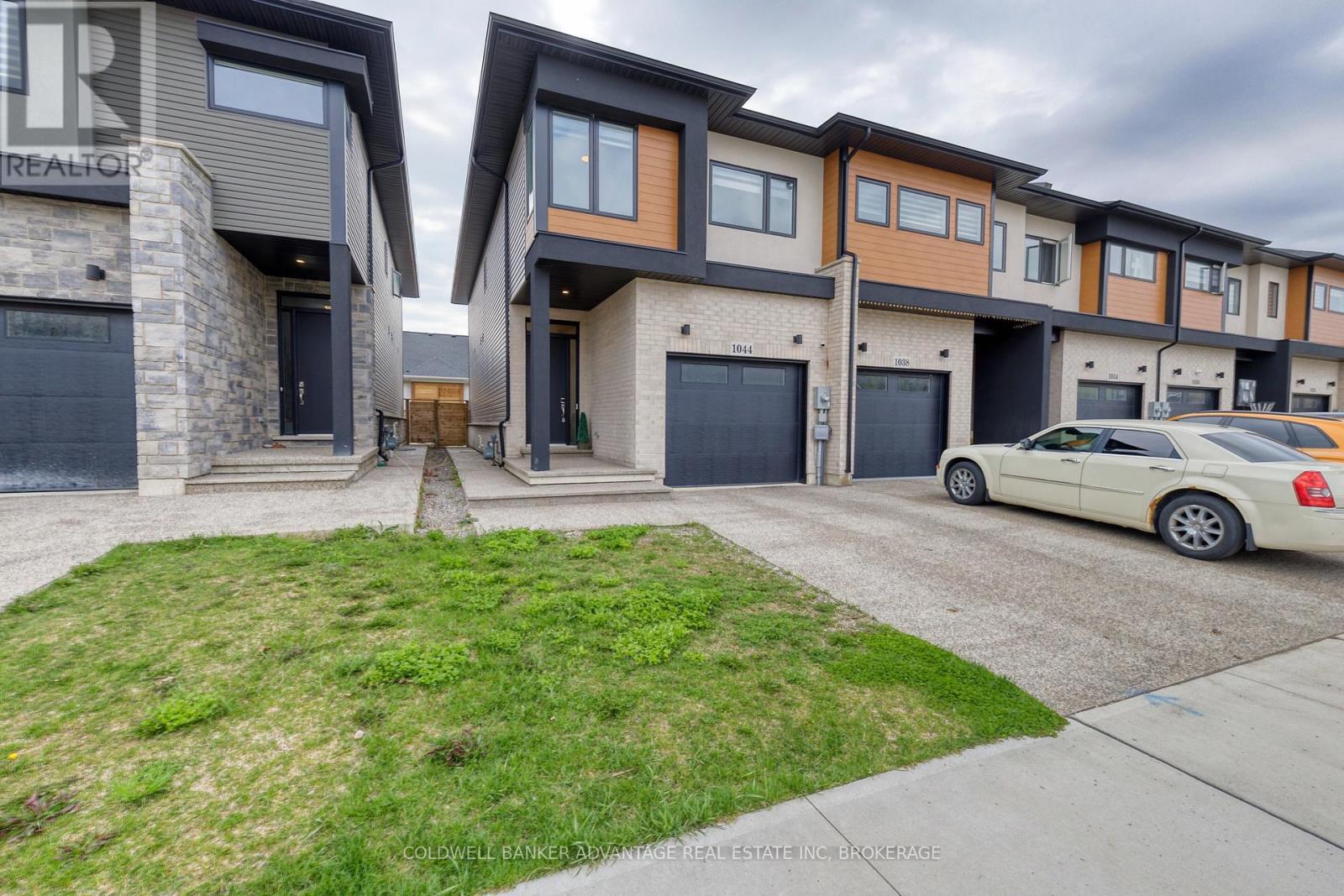Townhouse at 1044 HANSLER ROAD, Welland (N. Welland)
