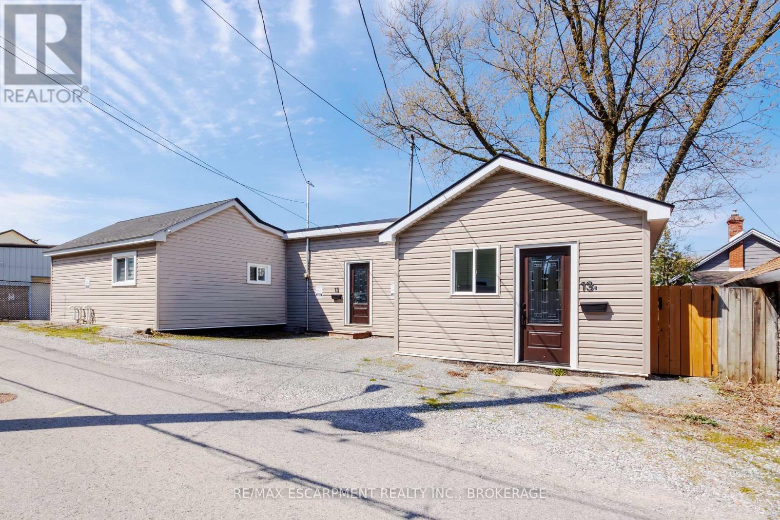 Semi-Detached/Link at 13 CHESTNUT LANE, St. Catharines (Secord Woods)
