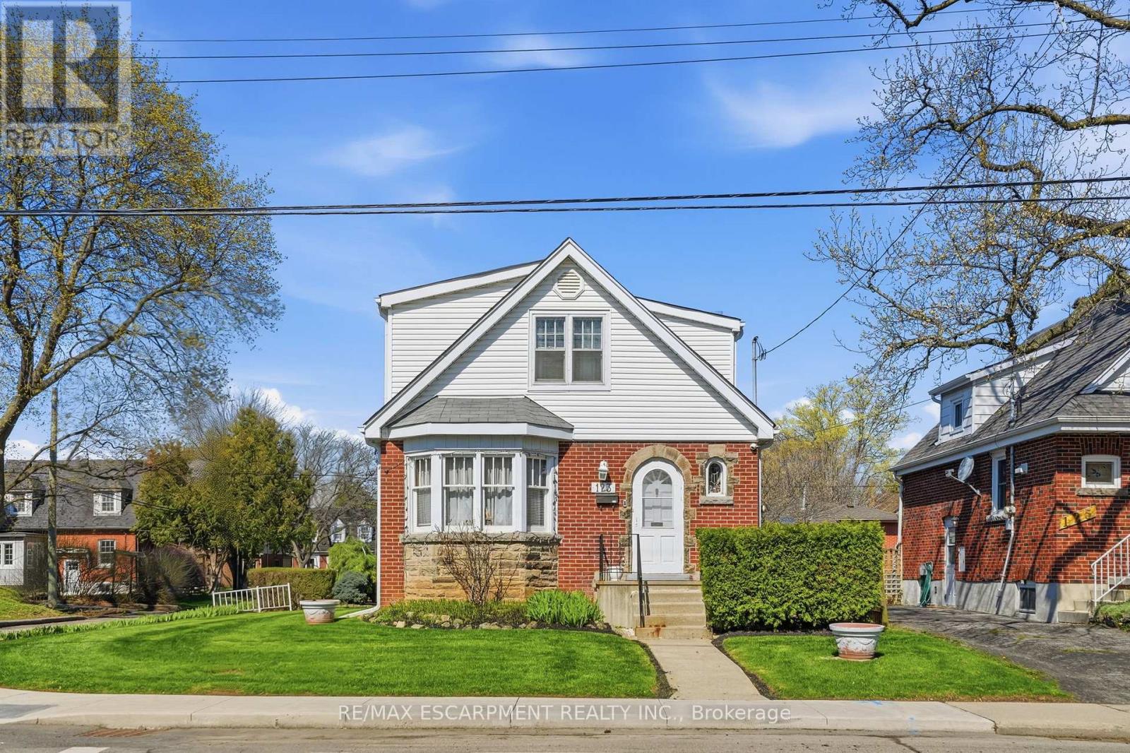 Detached at 123 LONGWOOD ROAD N, Hamilton (Westdale)