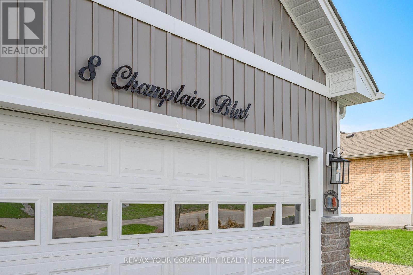 Detached at 8 CHAMPLAIN BOULEVARD, Kawartha Lakes (Lindsay)