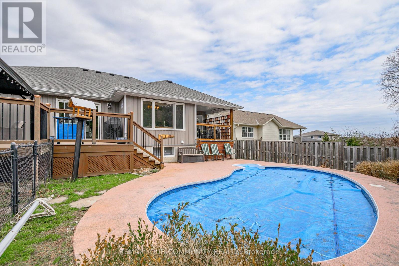 Detached at 8 CHAMPLAIN BOULEVARD, Kawartha Lakes