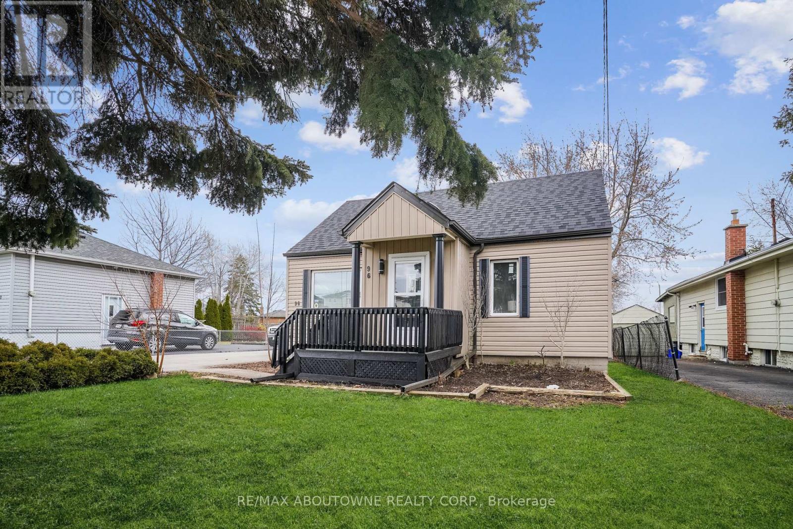 Detached at 96 MOHAWK ROAD E, Hamilton (Greeningdon)