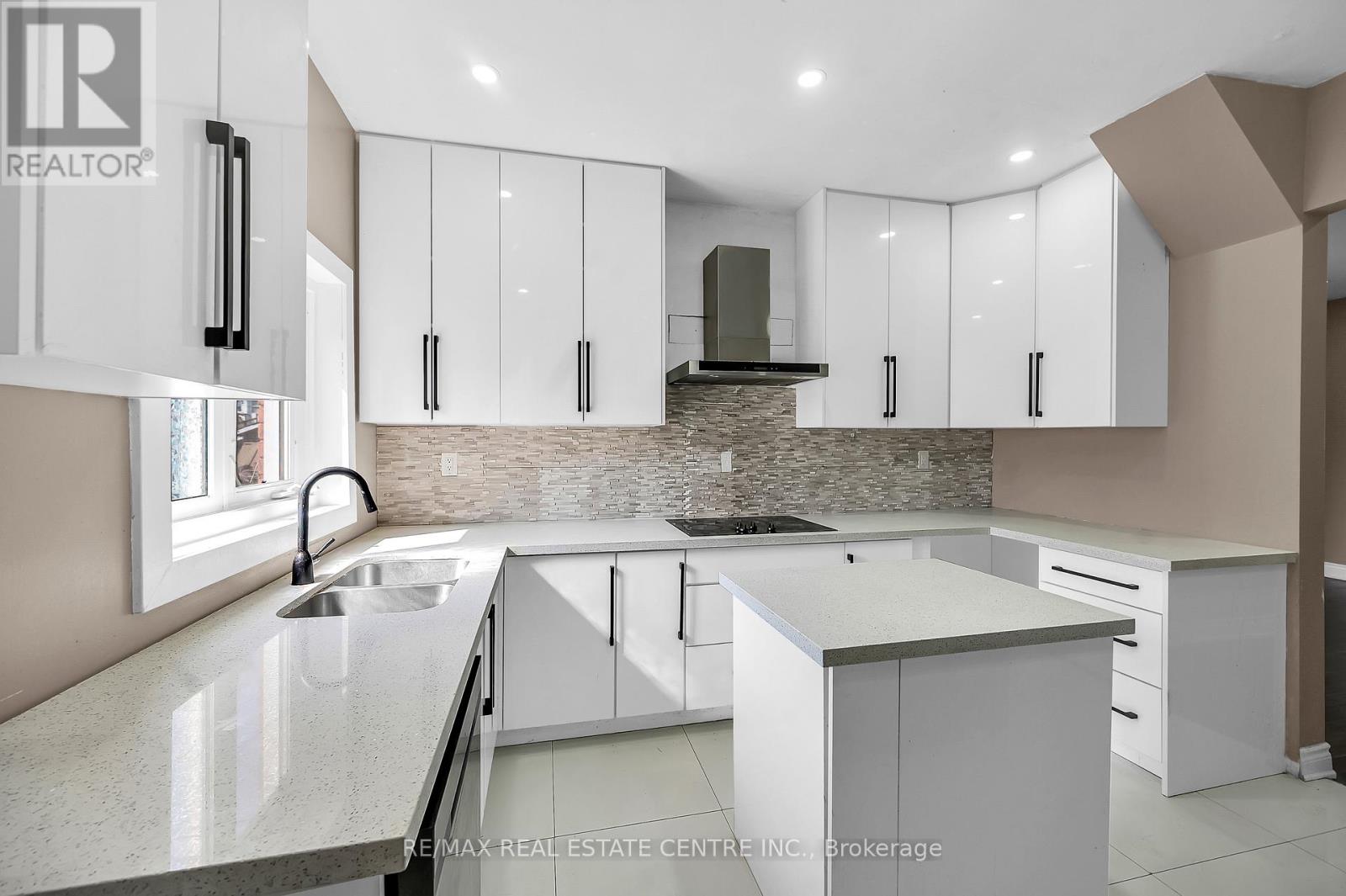 Detached at 334 CANNON STREET E, Hamilton