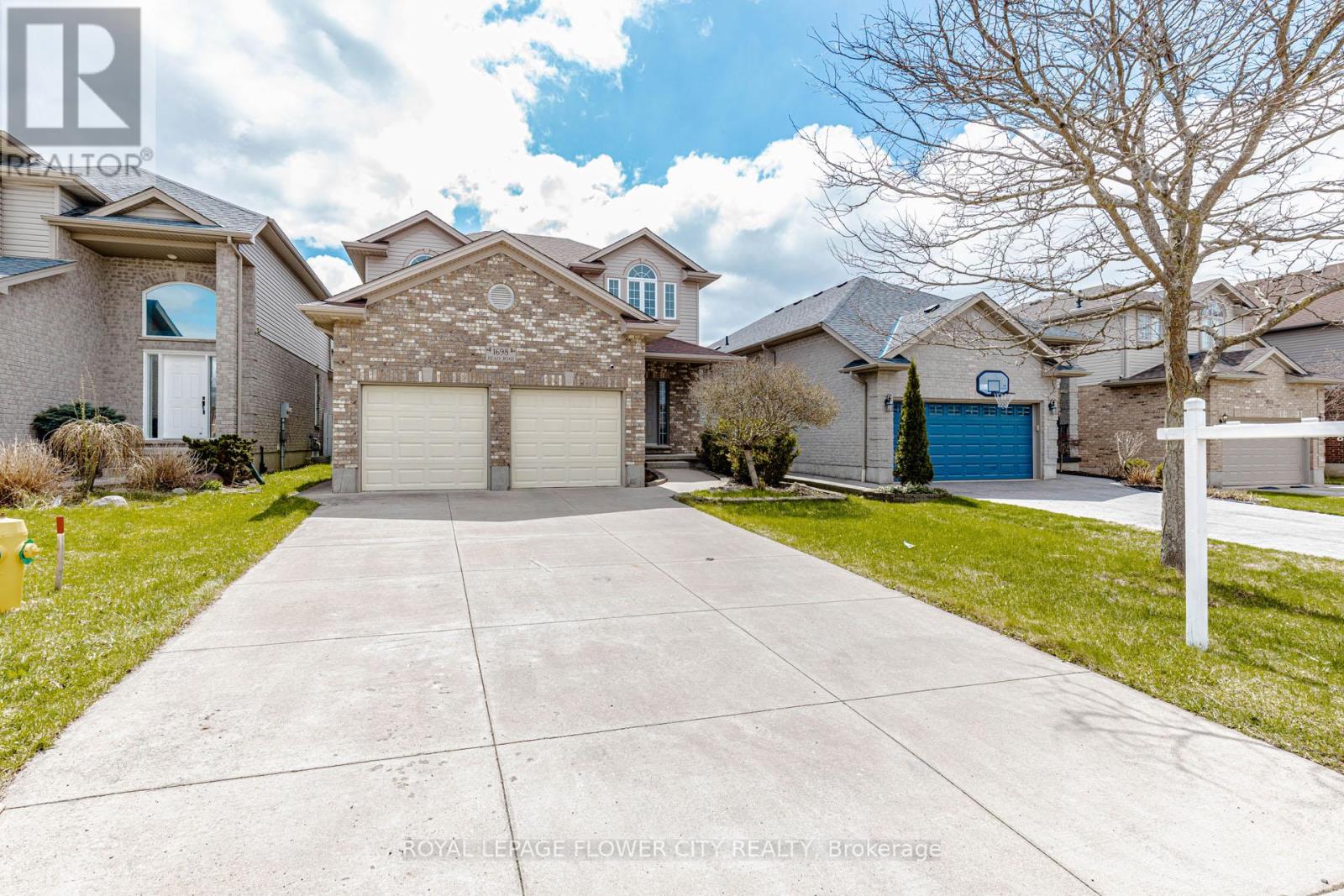 Detached at 1698 HEALY ROAD, London North (North I)