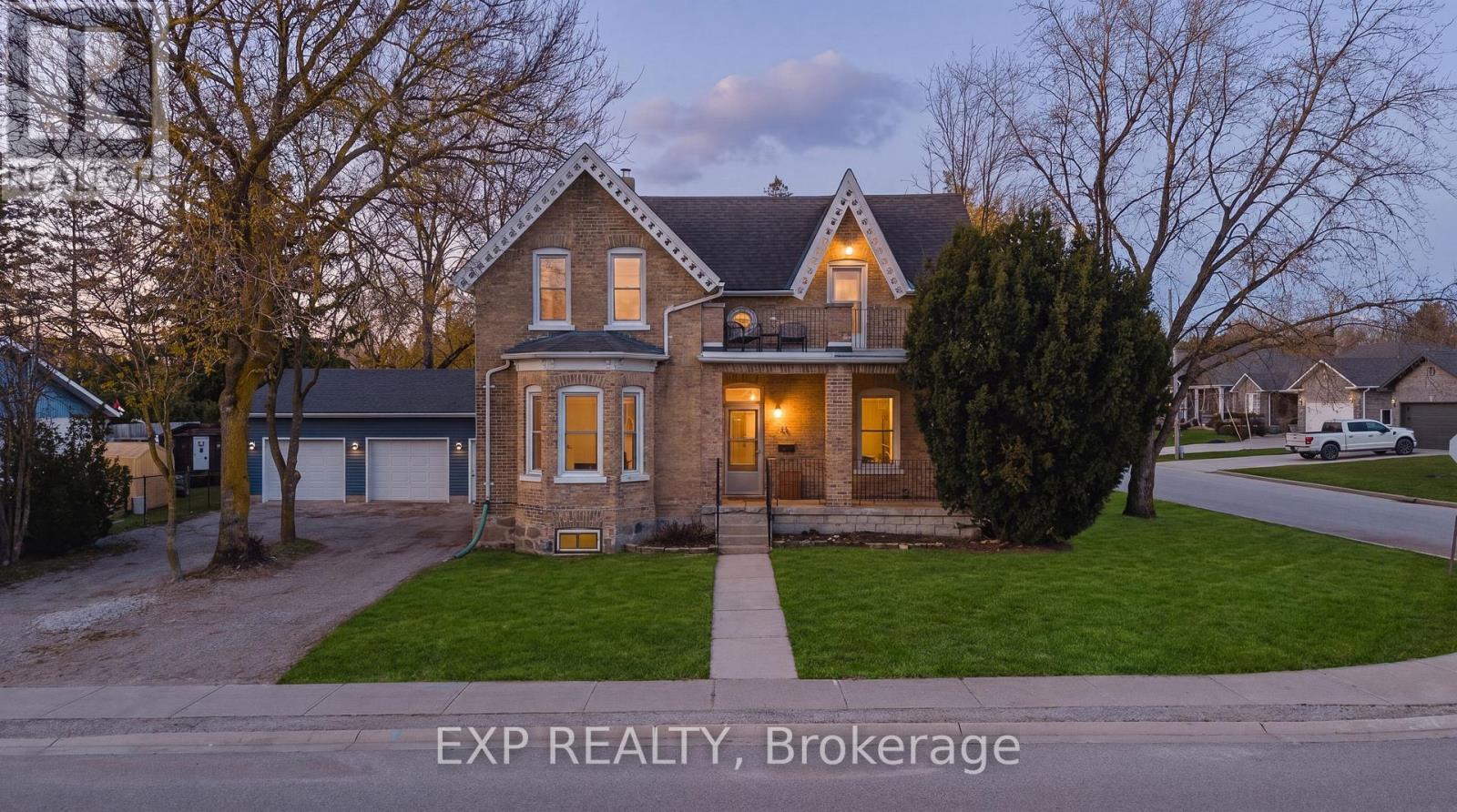 Detached at 17 ALLAN STREET W, Minto
