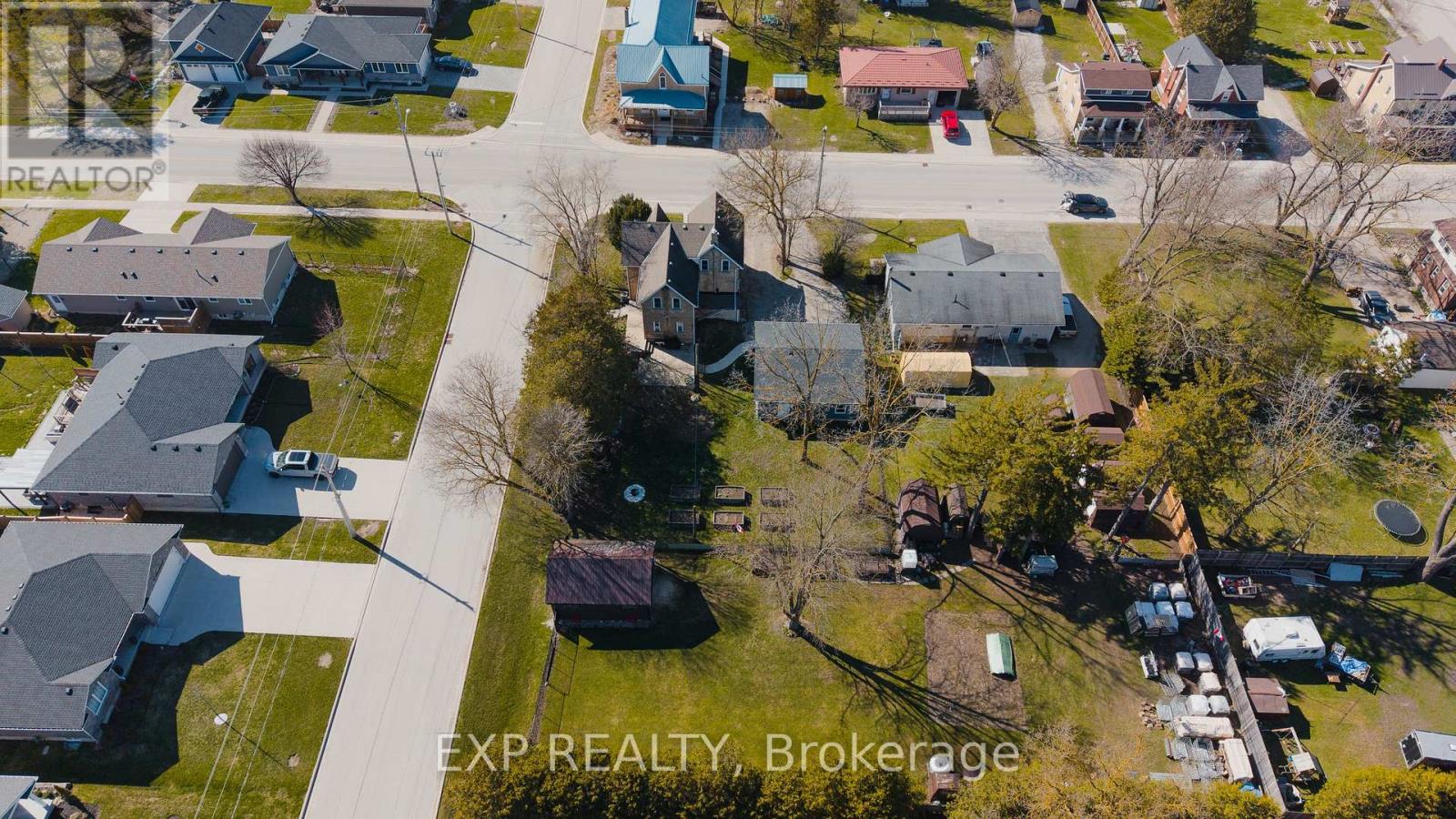 Detached at 17 ALLAN STREET W, Minto