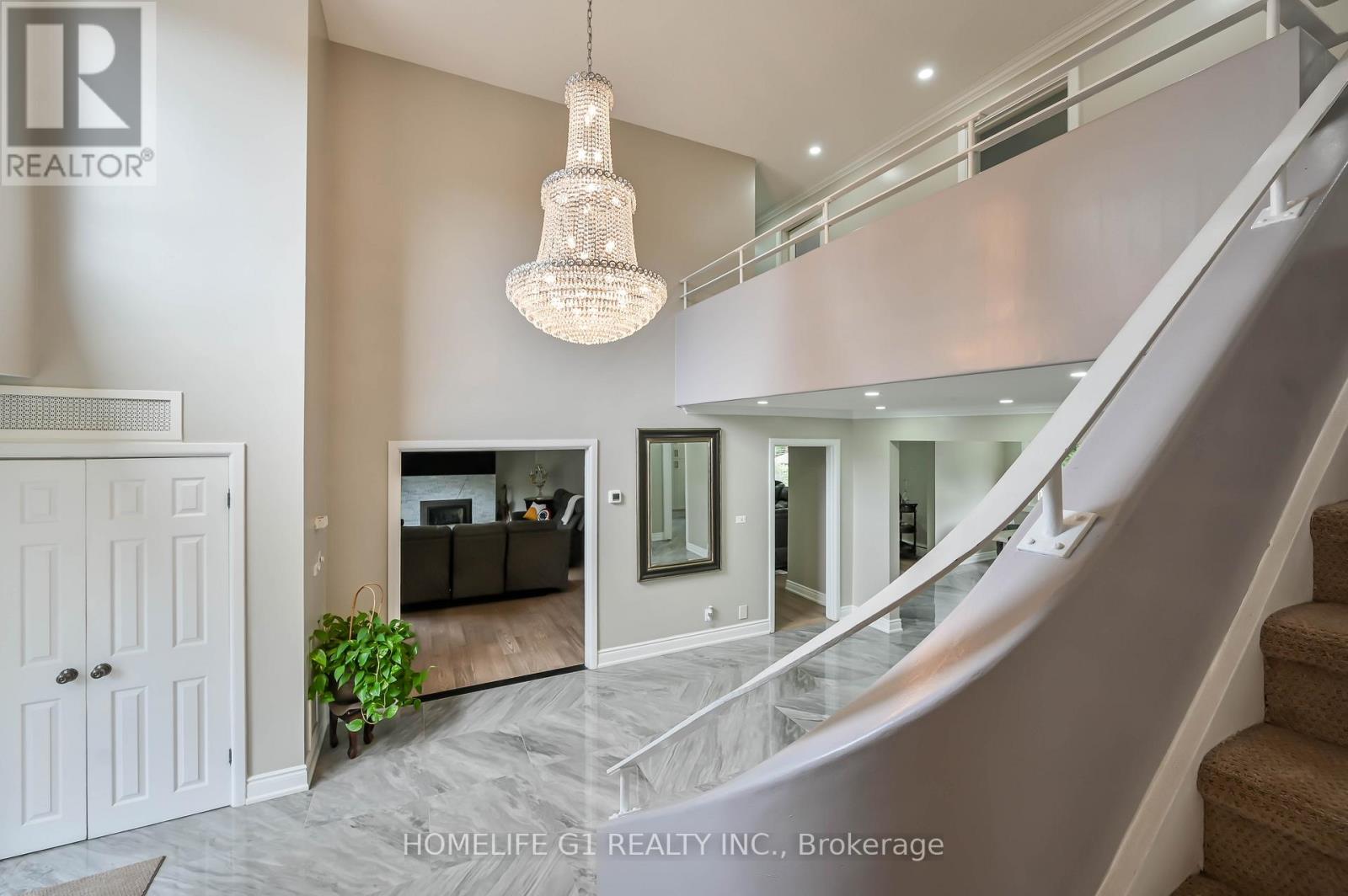 Detached at 10 DOUGLAS PLACE, Hamilton (Stoney Creek)