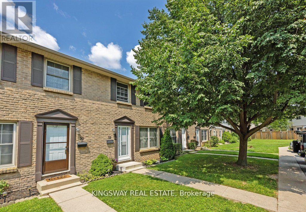 Townhouse at 32 - 1725 ERNEST AVENUE, London South (South X)