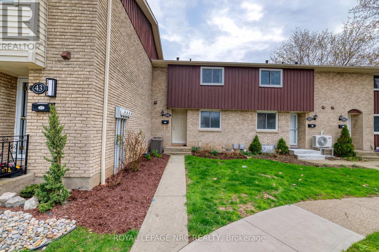 Townhouse at 50 LAKESHORE RD UNIT 44 ROAD, St. Catharines (Lakeport)