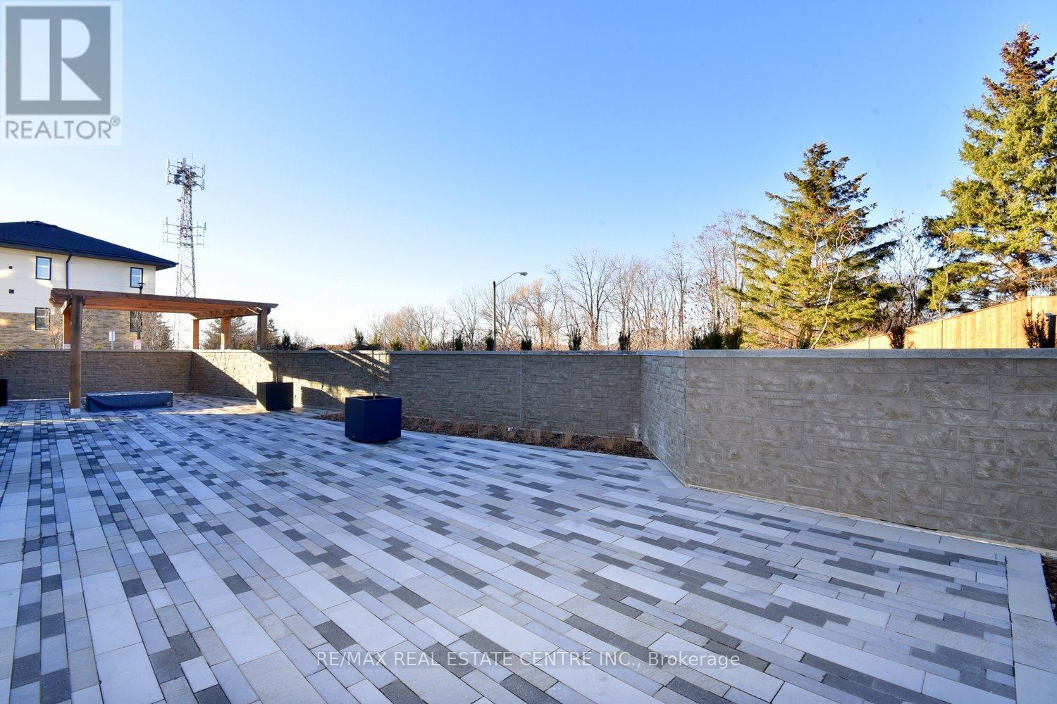 Apartment at 111 - 16 MARKLE CRESCENT, Hamilton