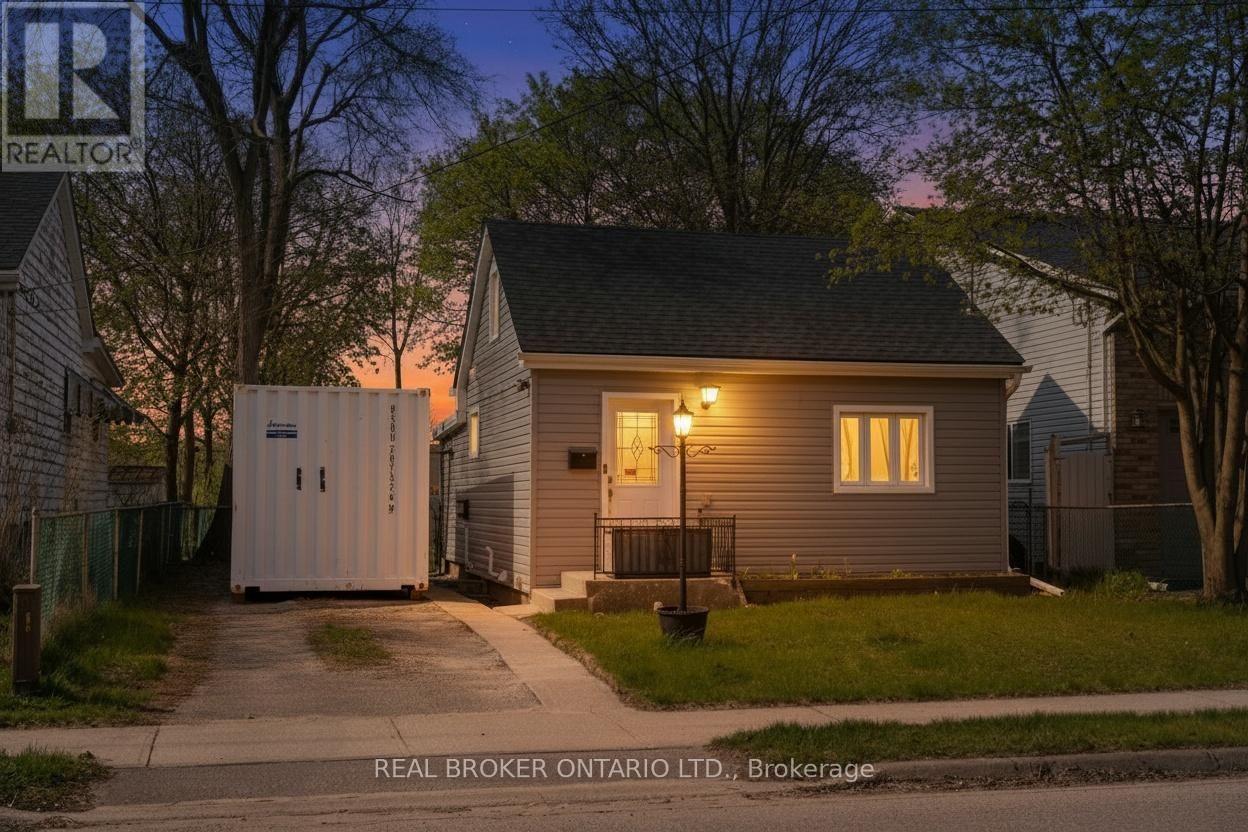 Detached at 75 DUBLIN STREET, Brantford