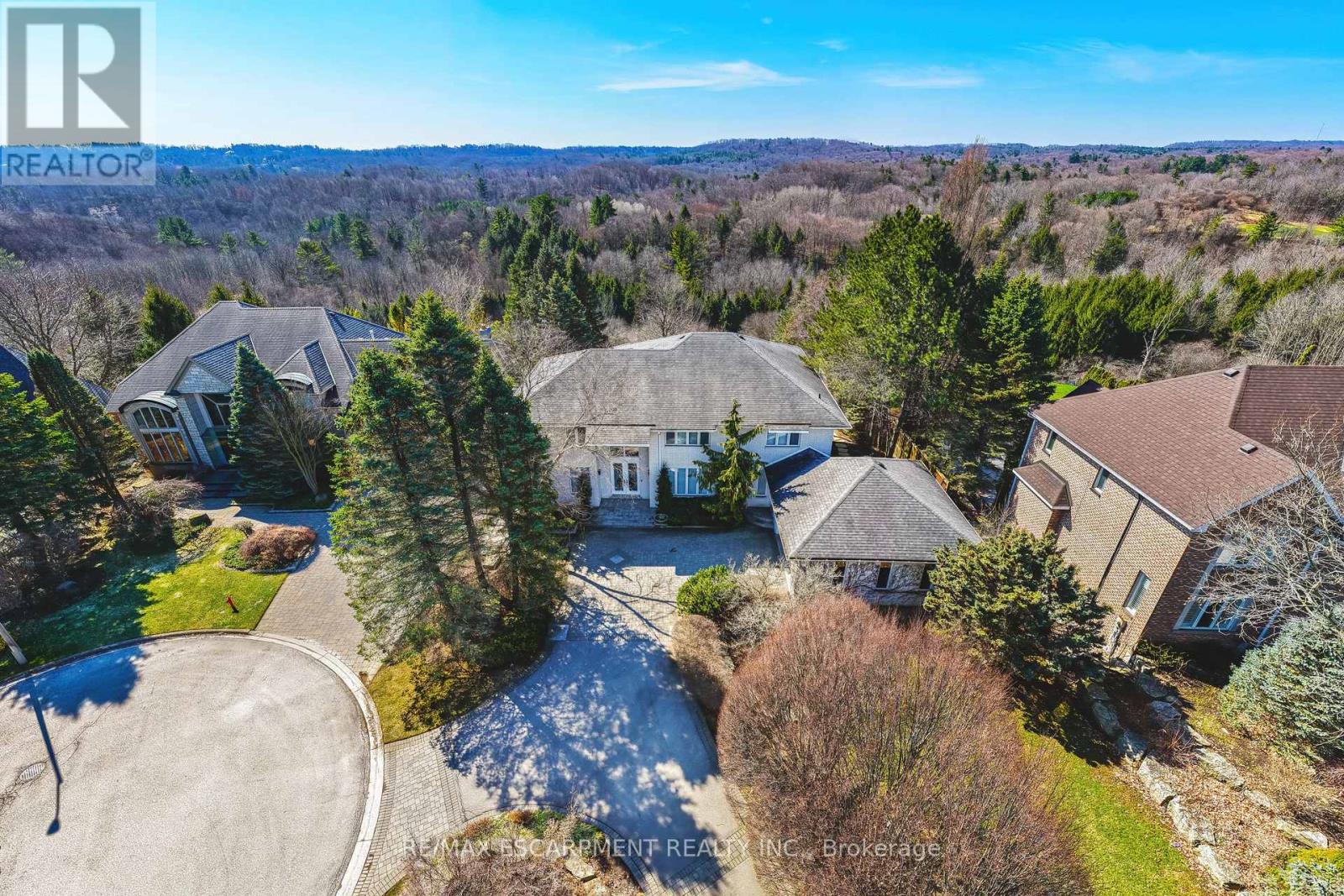 Detached at 2 ANSLOW COURT, Hamilton (Dundas)