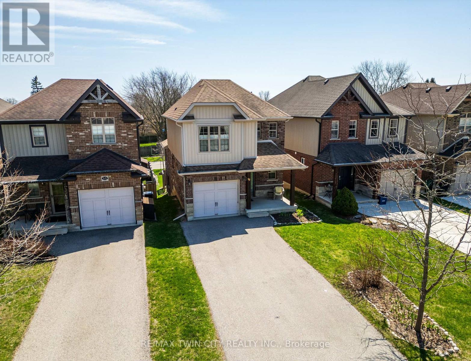 Detached at 90 CAPTAIN MCCALLUM DRIVE, Wilmot