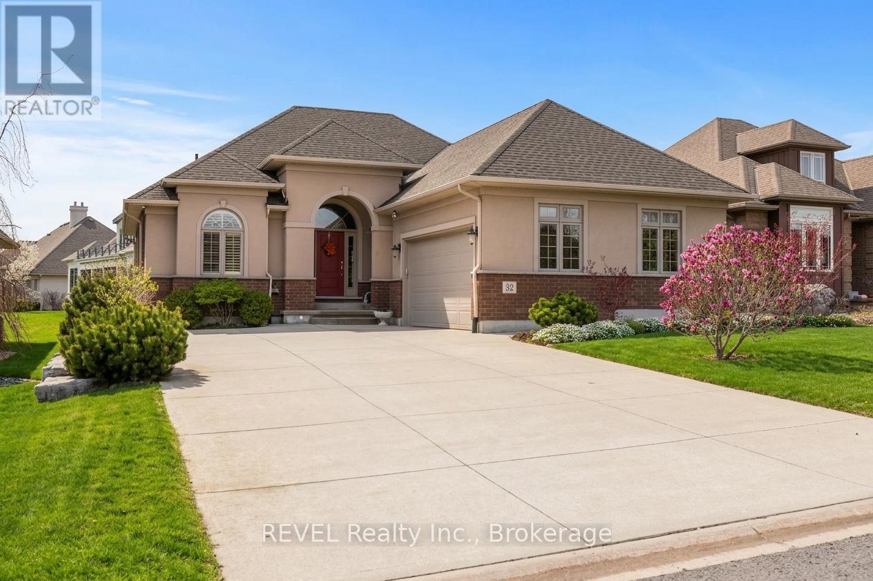 Detached at 32 MAGNOLIA LANE, Welland (Hwy 406/Welland)