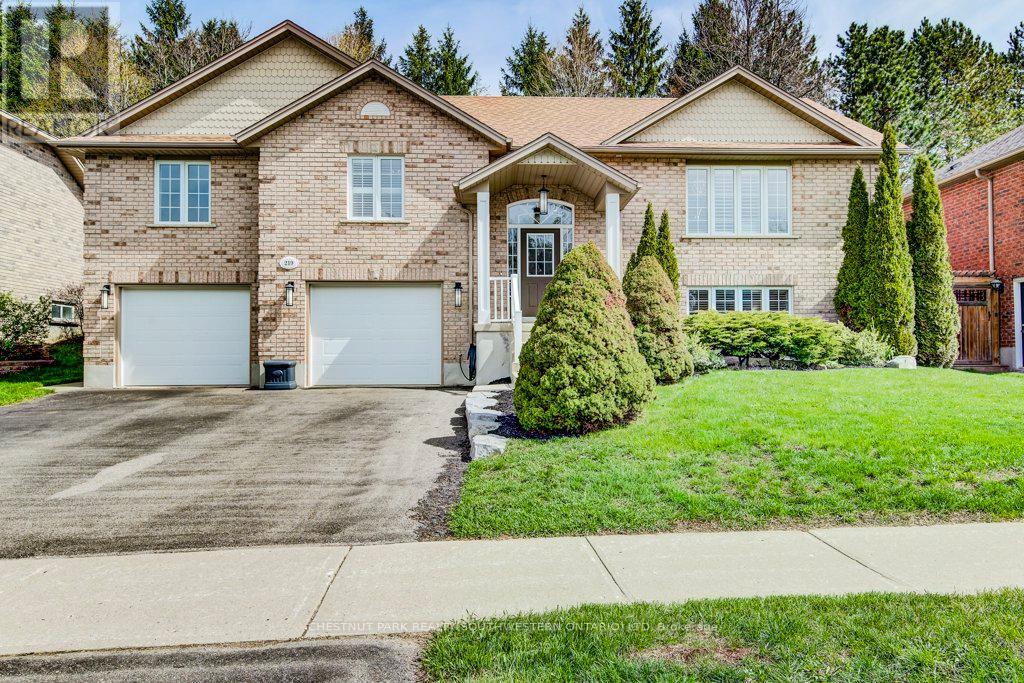 Detached at 219 MITCHELL STREET, North Dumfries