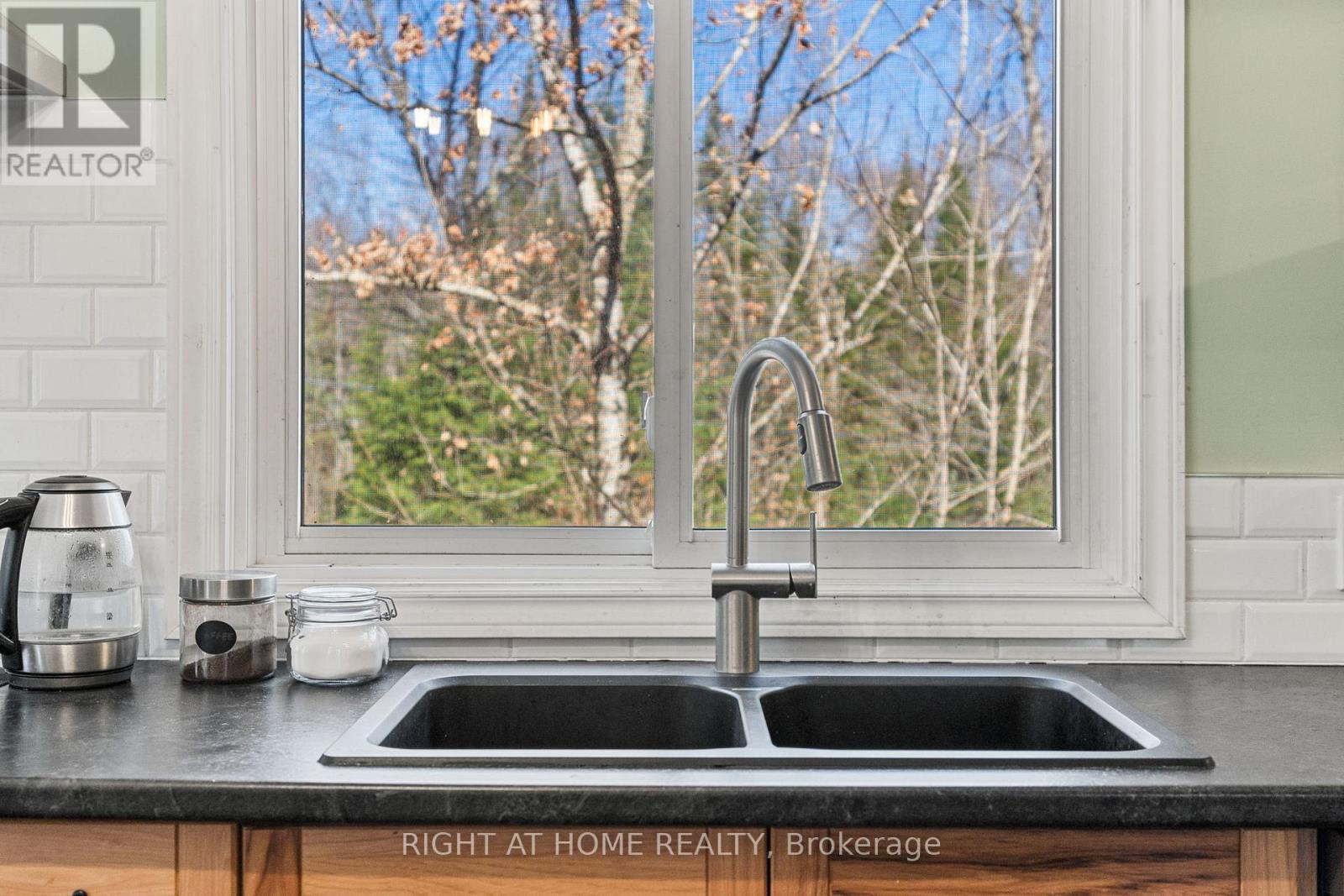 Detached at 1066 LOOP ROAD, Highlands East