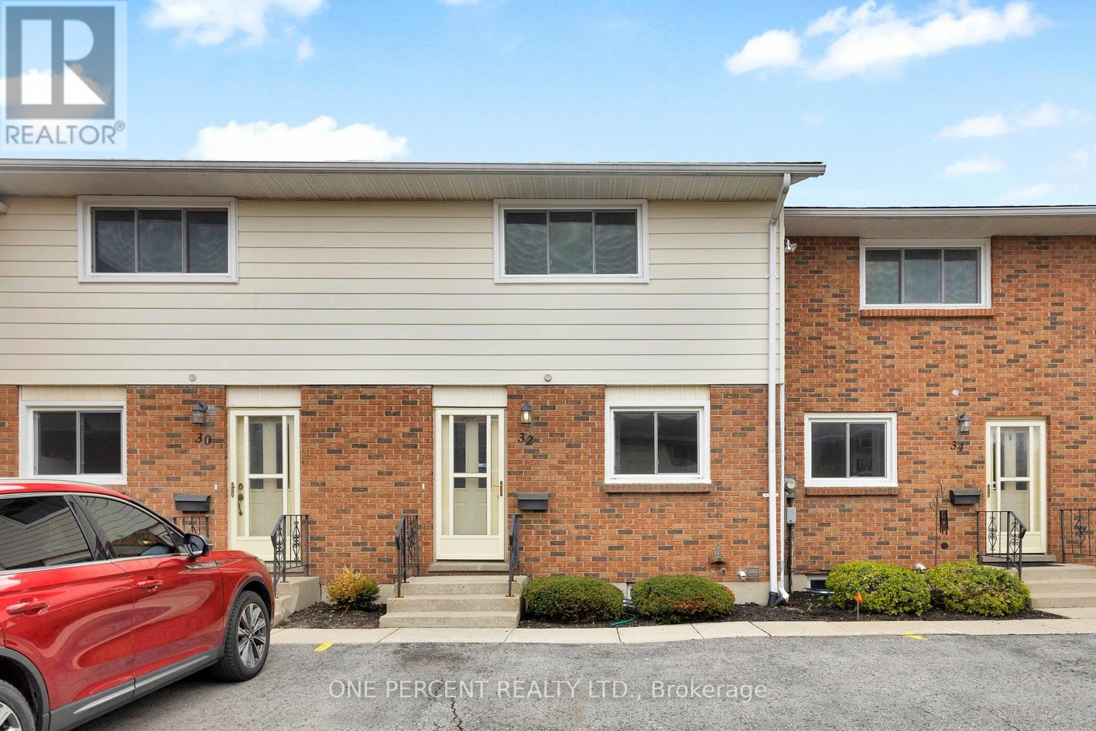 Townhouse at 32 MONTCLAIR CRESCENT, Norfolk (Simcoe)