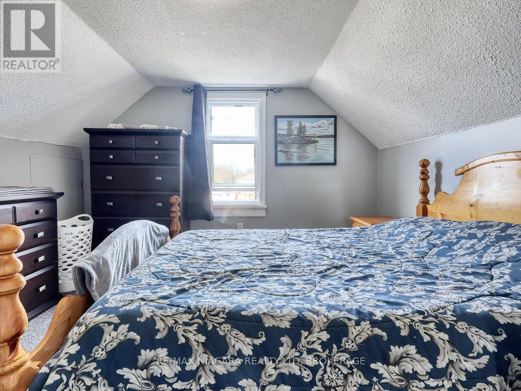 Detached at 30 ERIE STREET, Welland