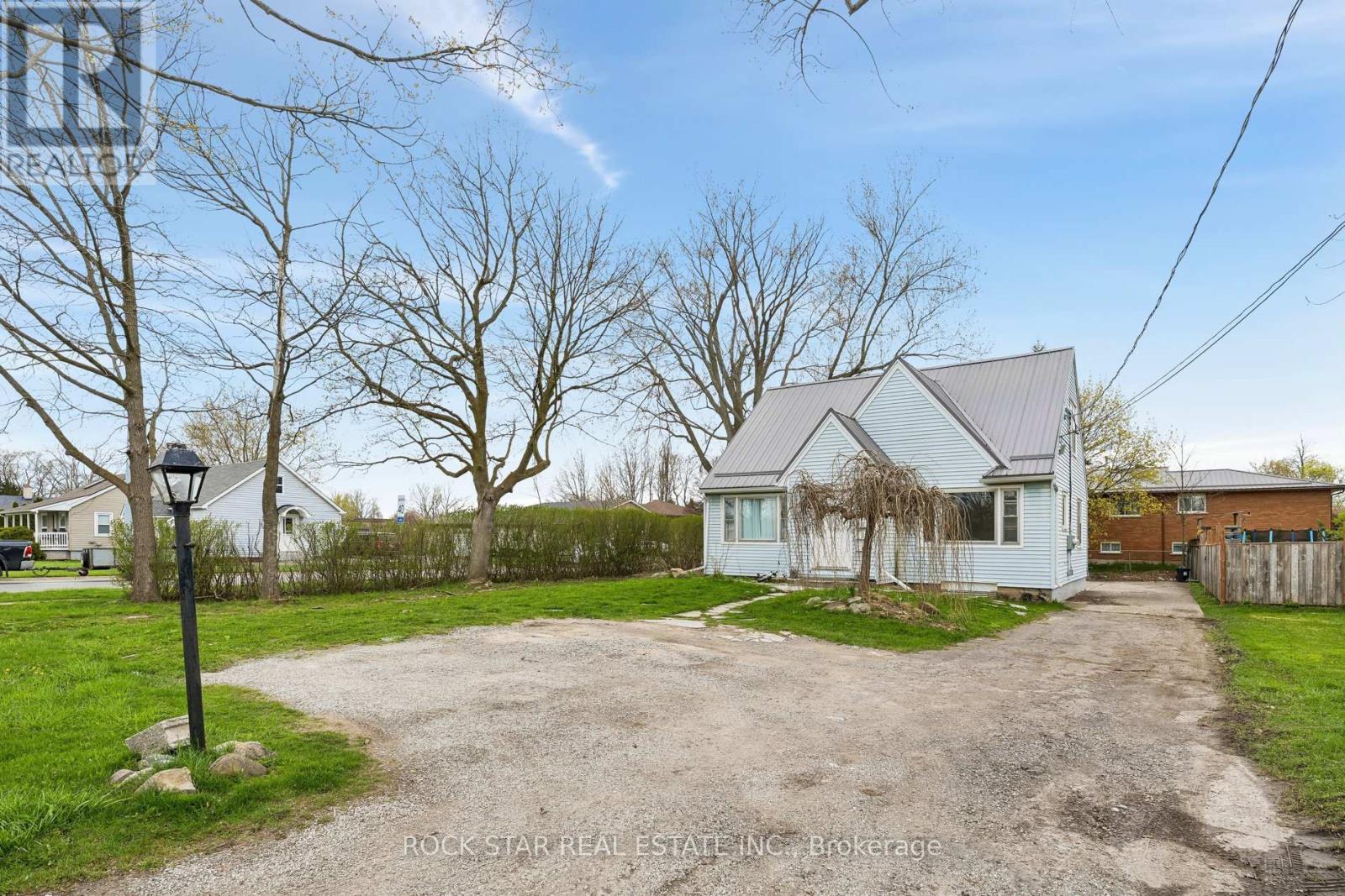 Multiplex at 428 THOROLD ROAD, Welland (West Welland)