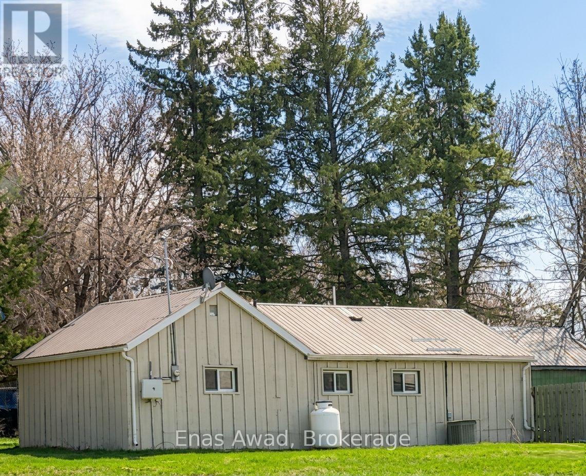 Detached at 83 COUNTY RD 1, Prince Edward County (Hallowell Ward)