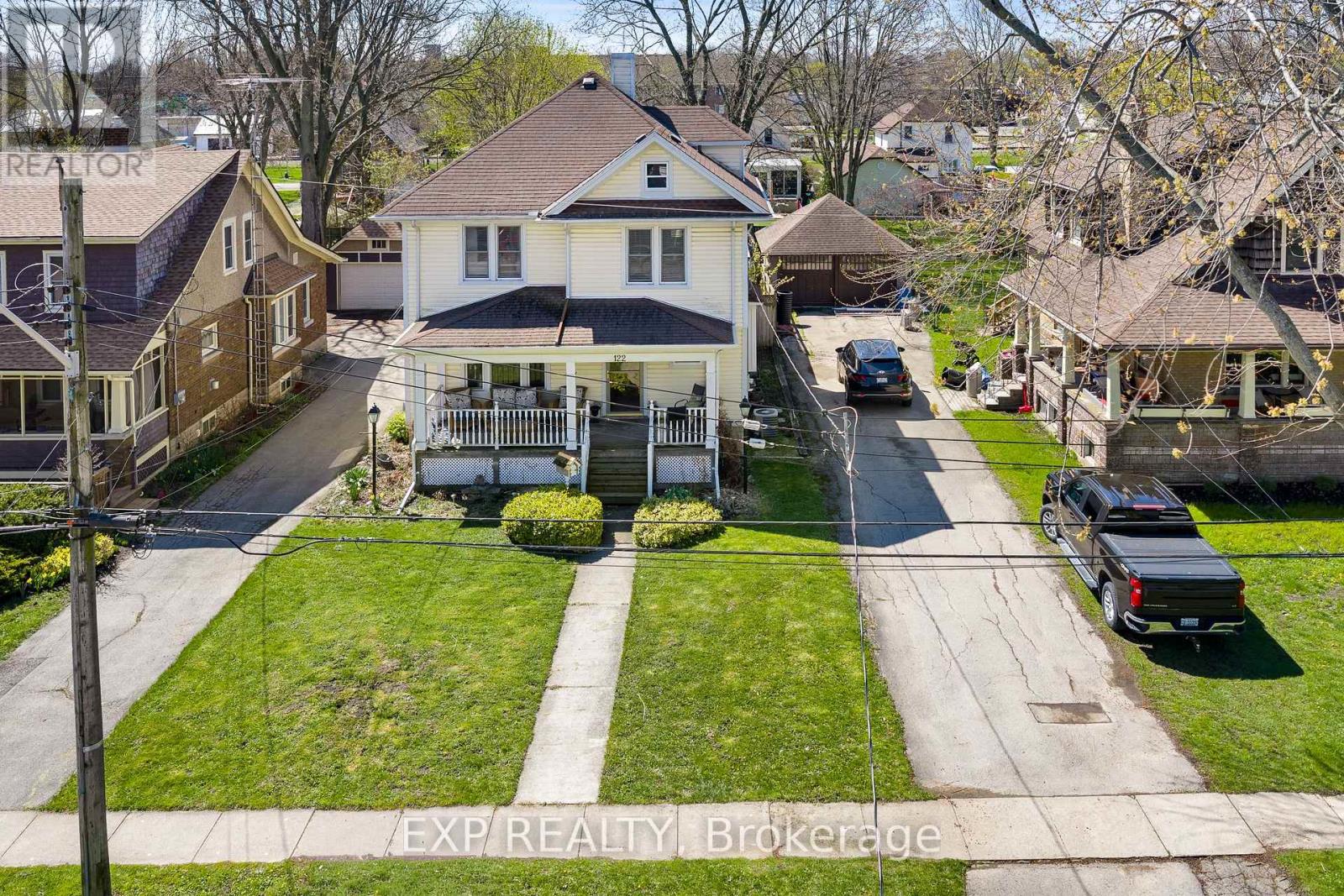 Detached at 122 ELGIN STREET W, Port Colborne (Sugarloaf)