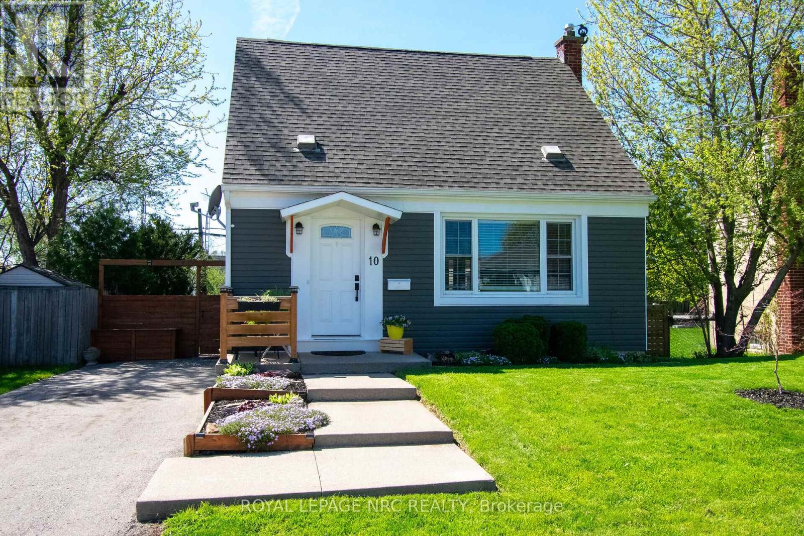 Detached at 10 BLAIN PLACE N, St. Catharines (E. Chester)