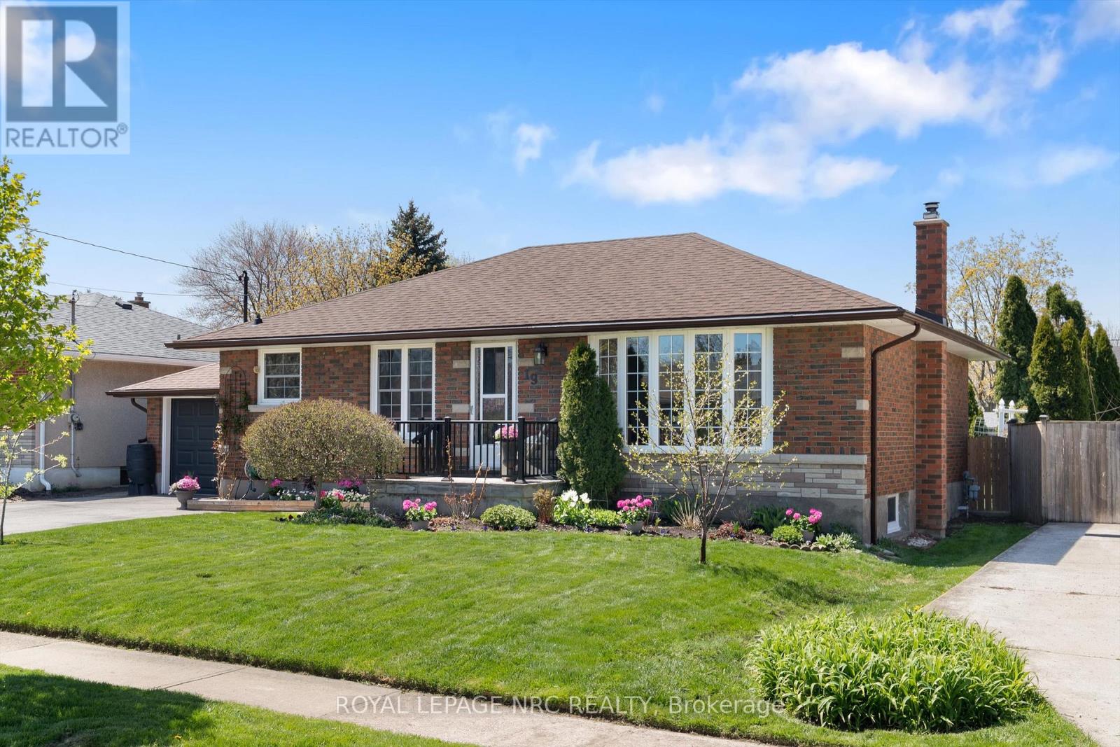 Detached at 19 LOGAN STREET, St. Catharines (Fairview)