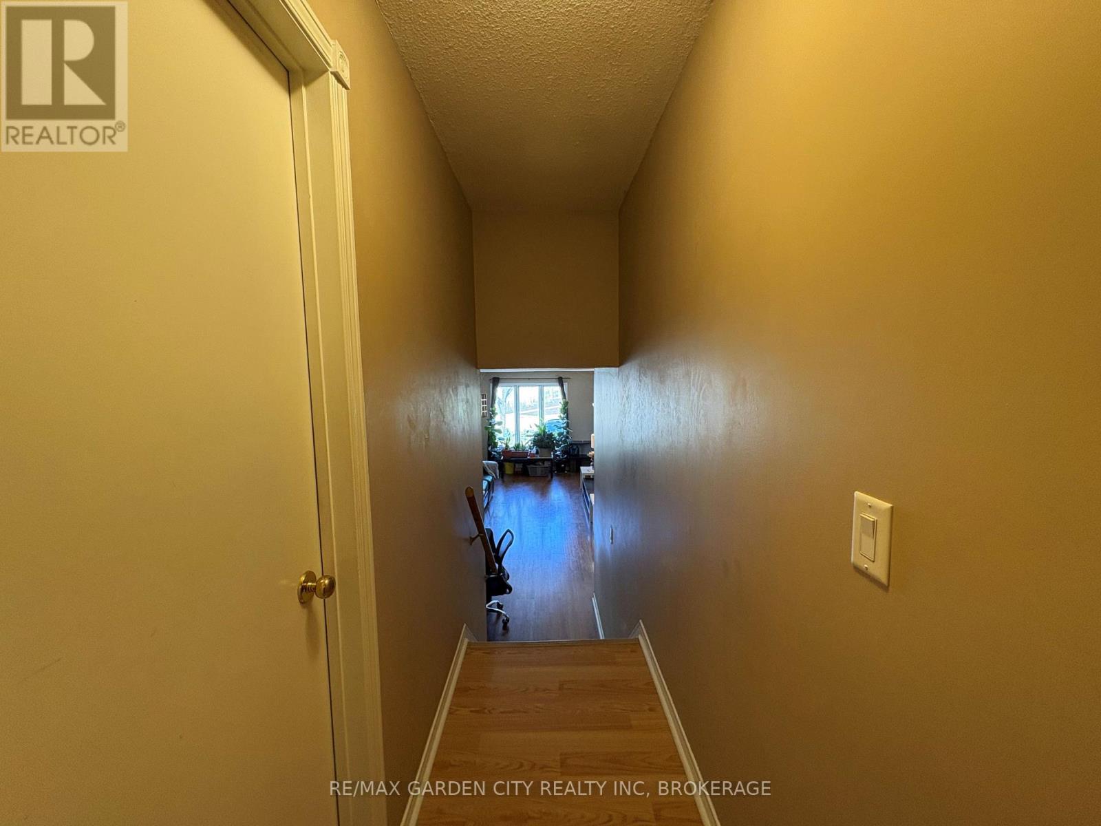 Semi-Detached/Link at 23 POPLAR CRESCENT, Welland