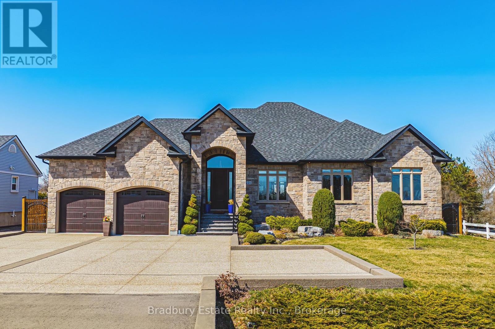 Detached at 221 GLOVER ROAD, Hamilton (Fruitland)